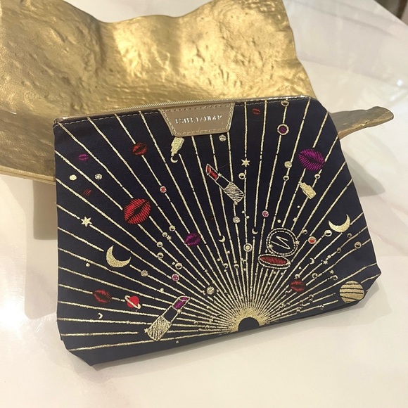 Handbags - 🎄🆕Estée Lauder cosmetic bag